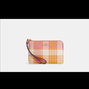 ✨💜✨New COACH Wristlet